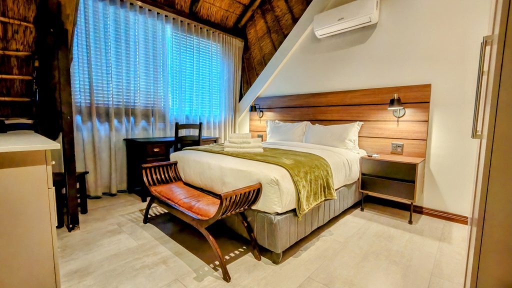 Room H12 with two queen beds
