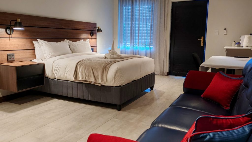 Room H4 with Queen Bed