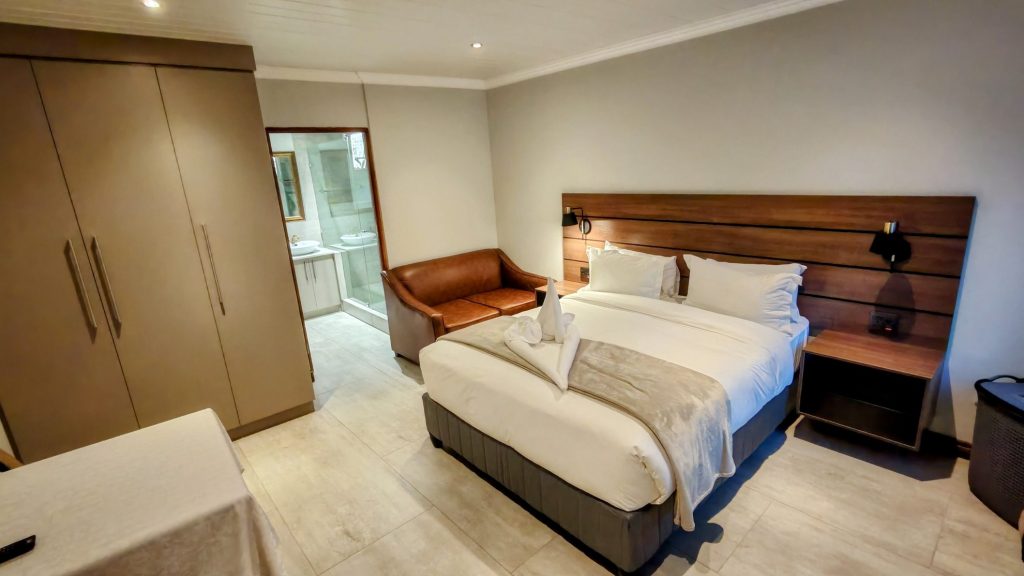 Room H5 with Queen Bed