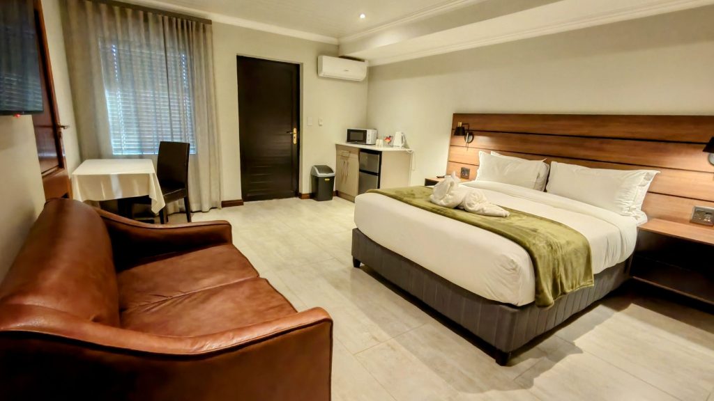 Room H7 with Queen Bed