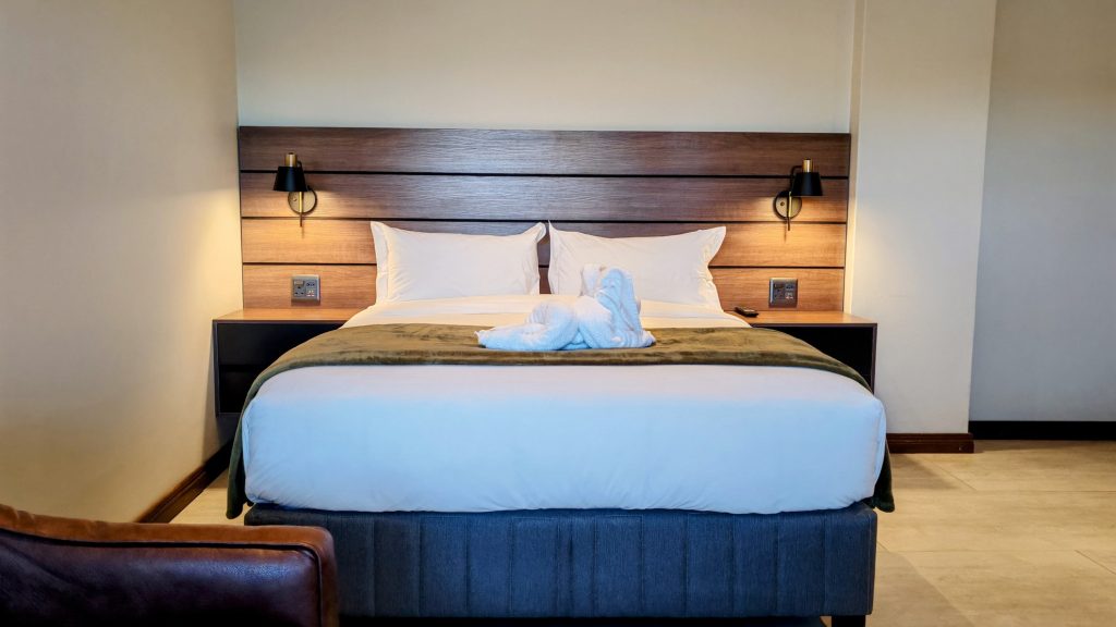 Room H9 with Queen Bed