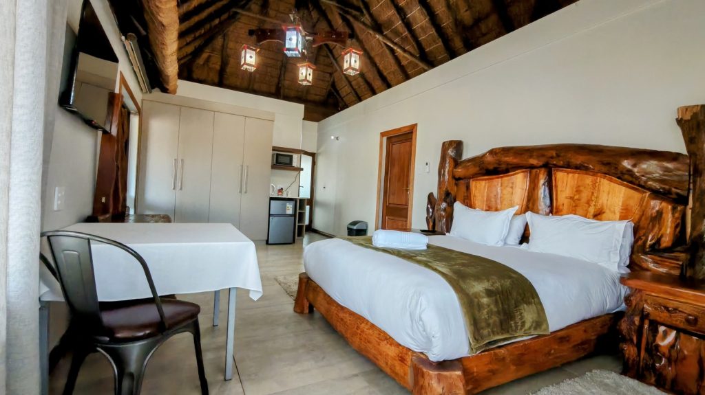 Room H10 with Queen Bed